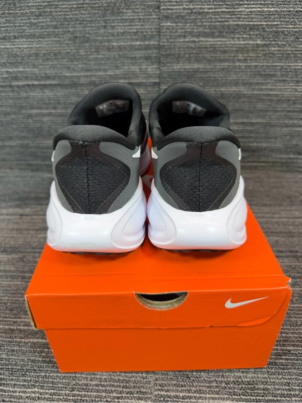 Nike Revolution 8 Easyon Black/White/Anthracite Slip-On Running Men 9 Women 10.5